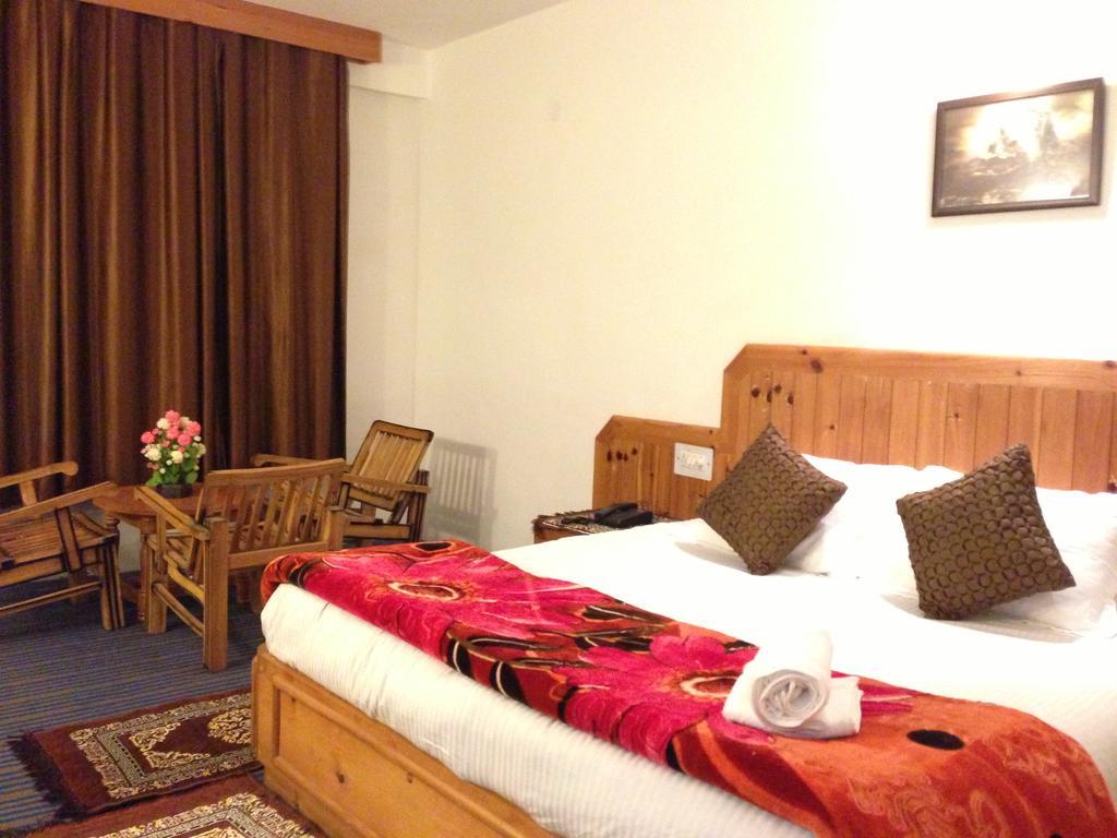 Akash Hills Hotel Manāli Zewnętrze zdjęcie