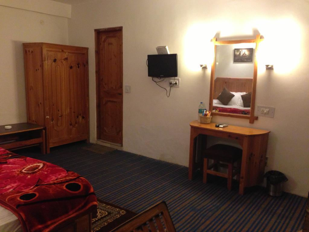 Akash Hills Hotel Manāli Zewnętrze zdjęcie