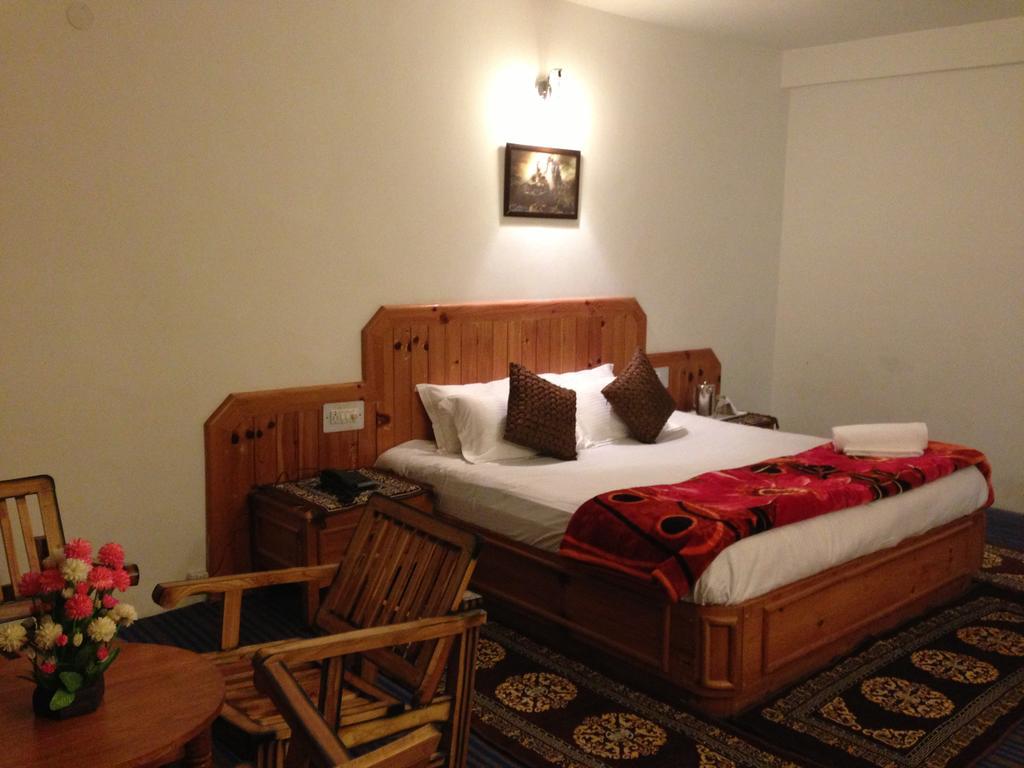 Akash Hills Hotel Manāli Zewnętrze zdjęcie