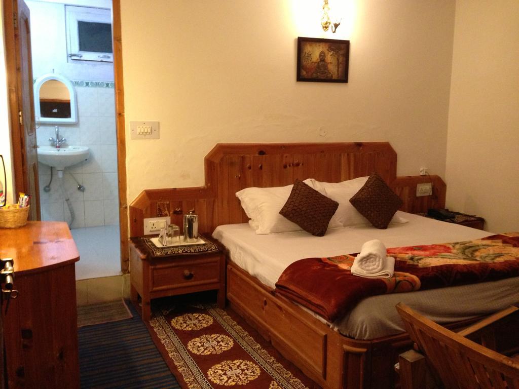 Akash Hills Hotel Manāli Zewnętrze zdjęcie