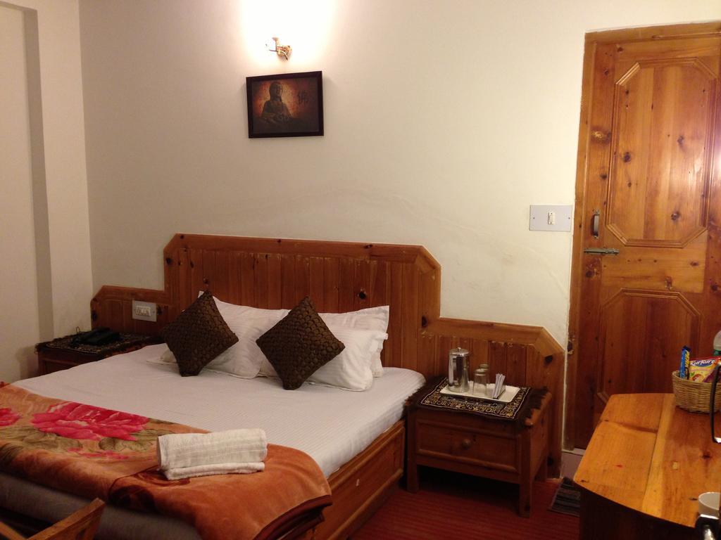 Akash Hills Hotel Manāli Zewnętrze zdjęcie