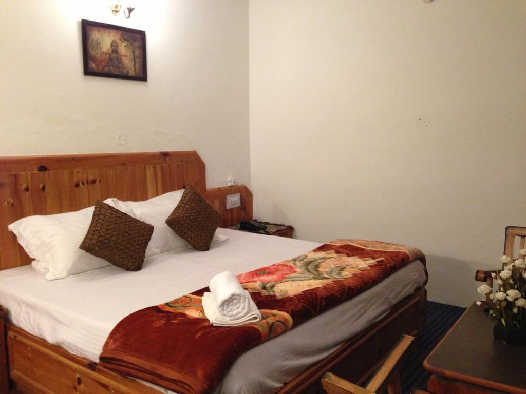 Akash Hills Hotel Manāli Zewnętrze zdjęcie