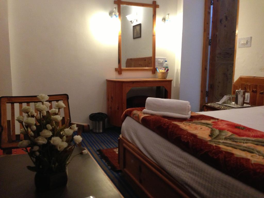Akash Hills Hotel Manāli Zewnętrze zdjęcie