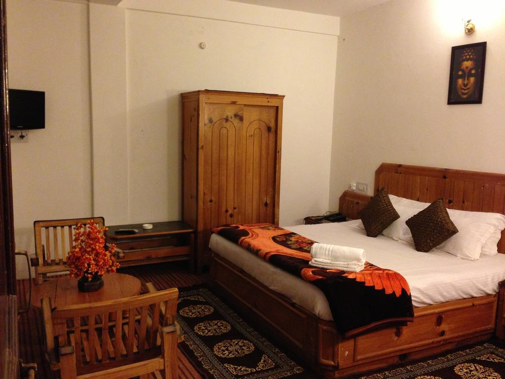 Akash Hills Hotel Manāli Zewnętrze zdjęcie
