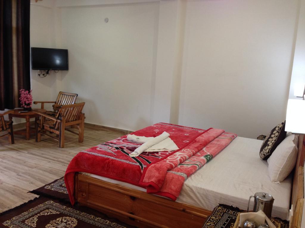 Akash Hills Hotel Manāli Zewnętrze zdjęcie
