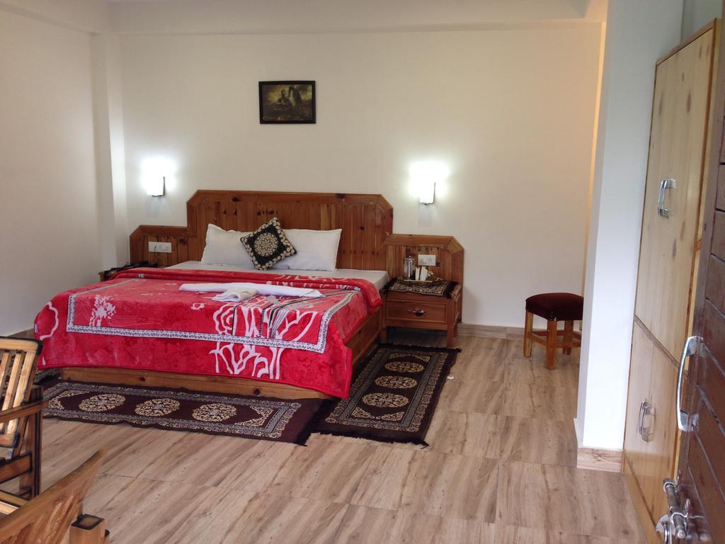 Akash Hills Hotel Manāli Zewnętrze zdjęcie