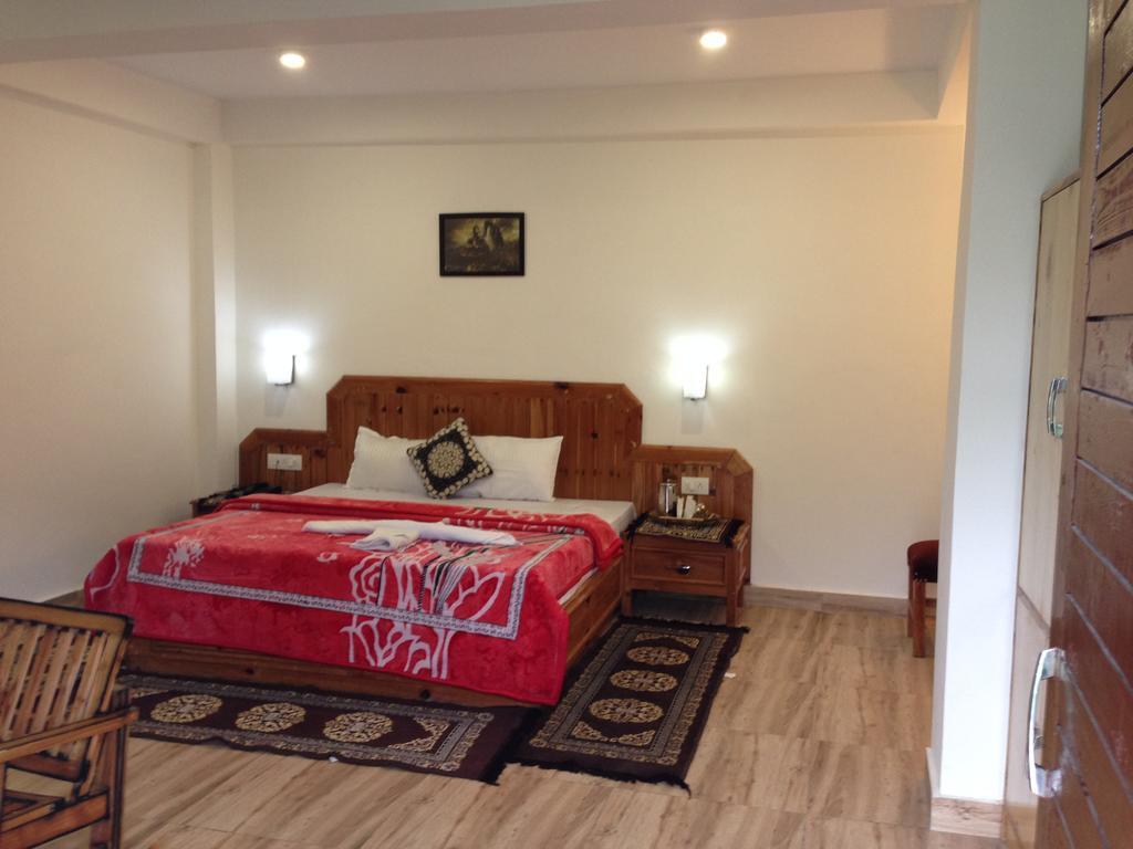 Akash Hills Hotel Manāli Zewnętrze zdjęcie