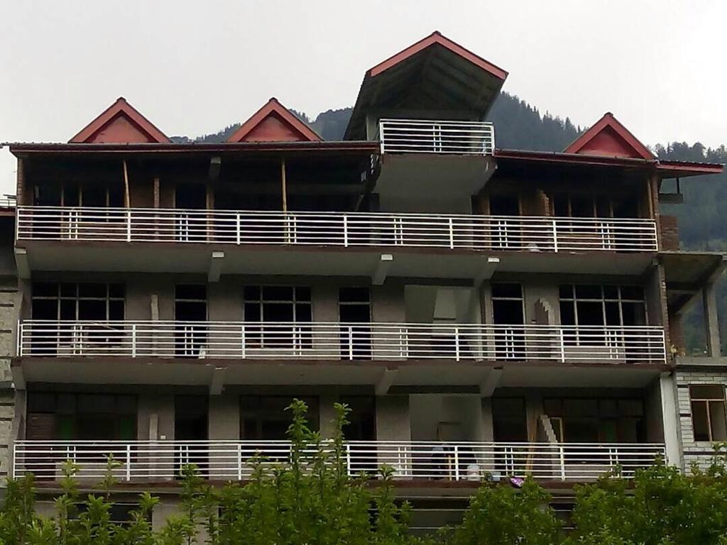 Akash Hills Hotel Manāli Zewnętrze zdjęcie