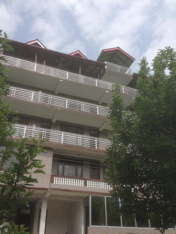 Akash Hills Hotel Manāli Zewnętrze zdjęcie